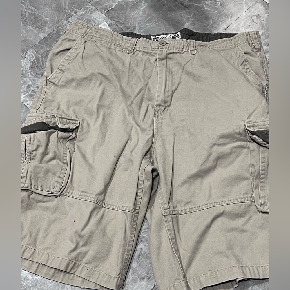 Swiss Cross Mens Cargo Kaki Shorts Size 36 Multiple pockets